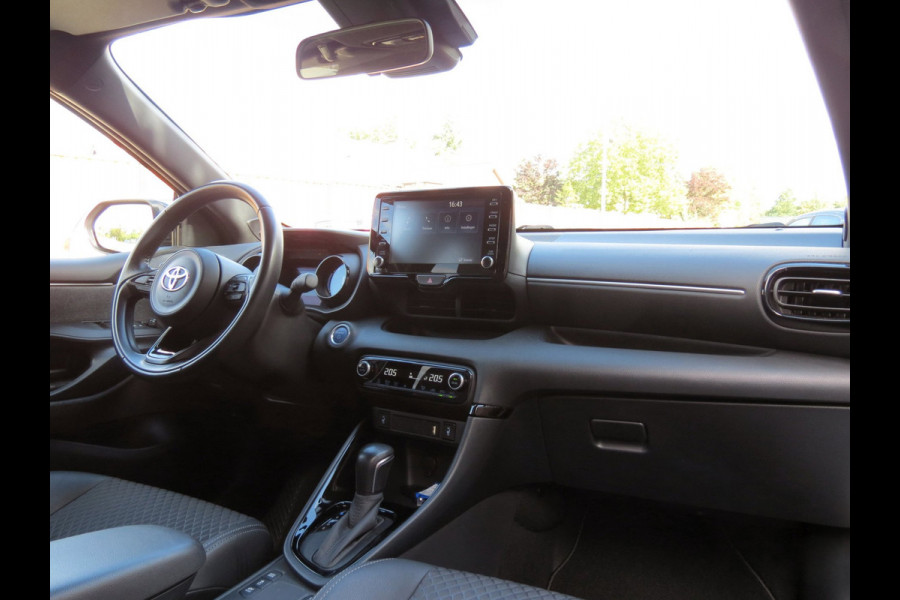 Toyota Yaris 1.5 Hybrid Executive Bi-Tone | LED KOPLAMPEN | HALF LEDER | APPLE CARPLAY | 17 INCH VELGEN | DAB+ | STOELVERWARMING |
