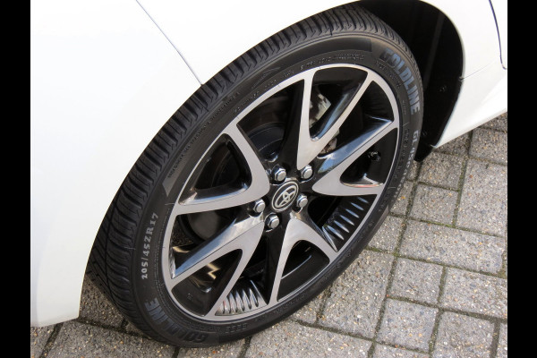 Toyota Yaris 1.5 Hybrid Executive Bi-Tone | LED KOPLAMPEN | HALF LEDER | APPLE CARPLAY | 17 INCH VELGEN | DAB+ | STOELVERWARMING |