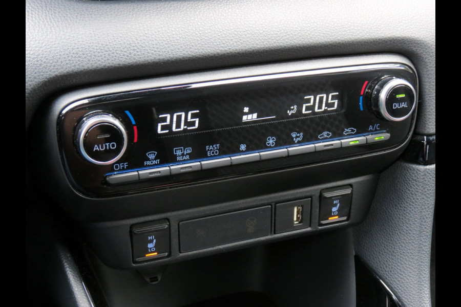 Toyota Yaris 1.5 Hybrid Executive Bi-Tone | LED KOPLAMPEN | HALF LEDER | APPLE CARPLAY | 17 INCH VELGEN | DAB+ | STOELVERWARMING |