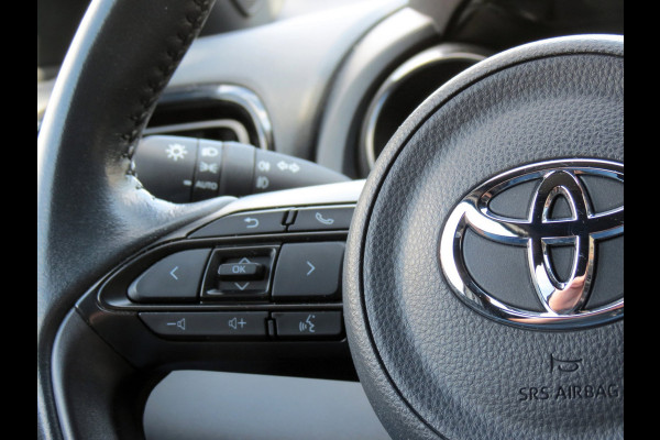 Toyota Yaris 1.5 Hybrid Executive Bi-Tone | LED KOPLAMPEN | HALF LEDER | APPLE CARPLAY | 17 INCH VELGEN | DAB+ | STOELVERWARMING |