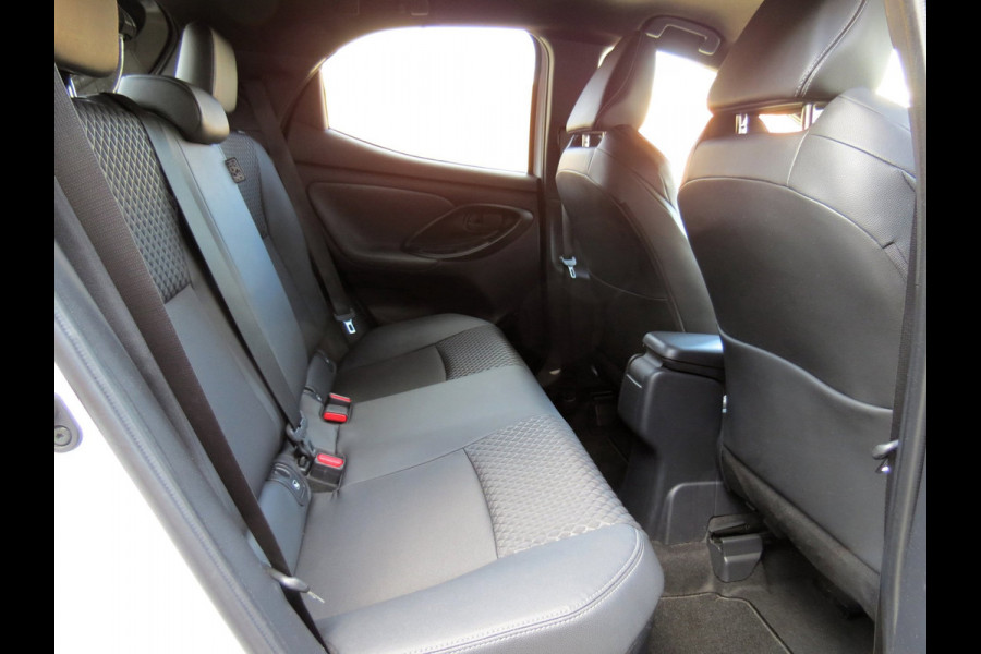 Toyota Yaris 1.5 Hybrid Executive Bi-Tone | LED KOPLAMPEN | HALF LEDER | APPLE CARPLAY | 17 INCH VELGEN | DAB+ | STOELVERWARMING |