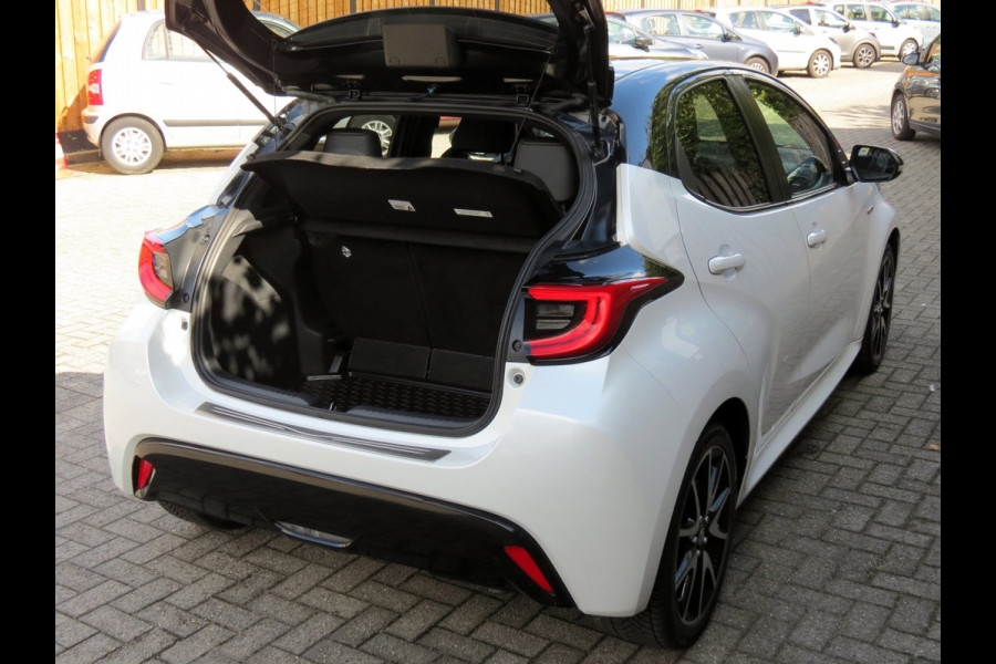 Toyota Yaris 1.5 Hybrid Executive Bi-Tone | LED KOPLAMPEN | HALF LEDER | APPLE CARPLAY | 17 INCH VELGEN | DAB+ | STOELVERWARMING |