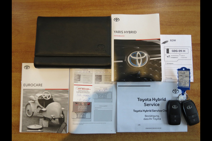 Toyota Yaris 1.5 Hybrid Executive Bi-Tone | LED KOPLAMPEN | HALF LEDER | APPLE CARPLAY | 17 INCH VELGEN | DAB+ | STOELVERWARMING |