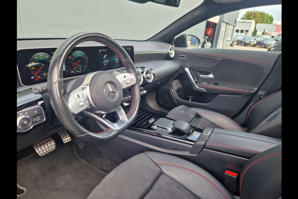 Mercedes-Benz CLA-Klasse 200 Premium Plus AMG /Pano /360 camera /Sfeer