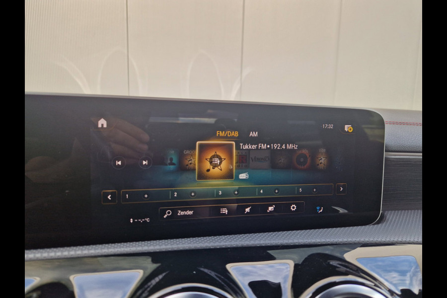 Mercedes-Benz CLA-Klasse 200 Premium Plus AMG /Pano /360 camera /Sfeer
