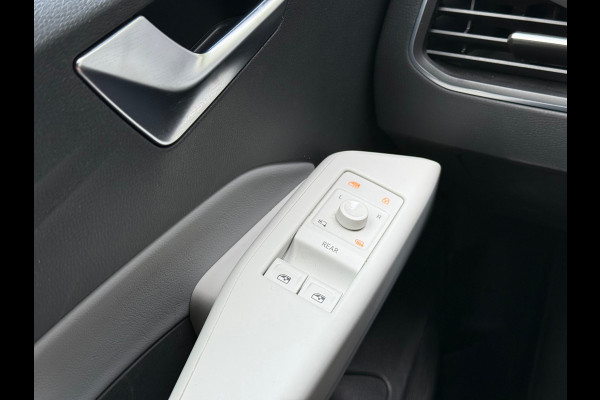Volkswagen ID.3 Business 58 kWh First Edition l Trekhaak l Navi l DAB+ l IZGST l