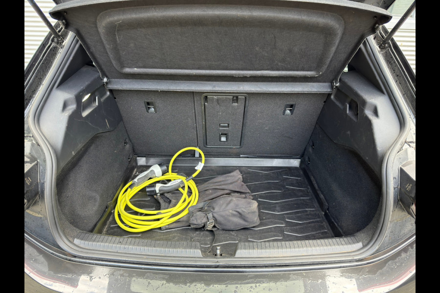 Volkswagen ID.3 Business 58 kWh First Edition l Trekhaak l Navi l DAB+ l IZGST l