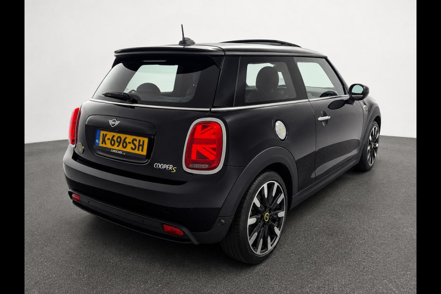 MINI Electric Charged 33 kWh Panoramadak Harman Kardon Camera Leder Navigatie Professional Cruise Control Head Up Display Bluetooth