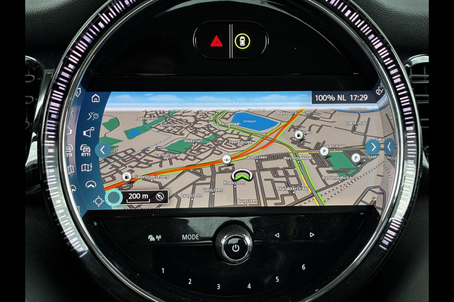 MINI Hatchback Cooper Essential Automaat 3 deurs / Navigatiesysteem / Climate Control / Parkeersensoren achter / Bluetooth / Driving Assistant / LED / Lichtpakket / DAB / Sfeerverlichting