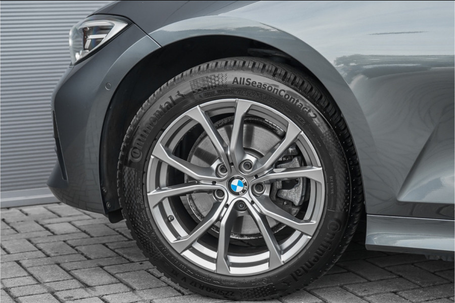 BMW 3 Serie Touring 320i High Executive Sportline Stoelverw Camera HiFi 17"