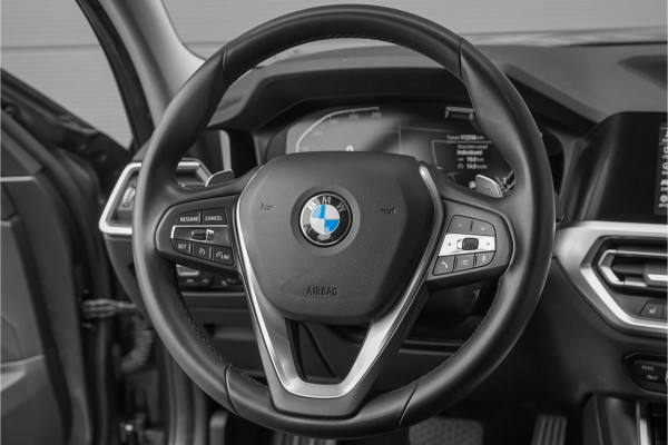 BMW 3 Serie Touring 320i High Executive Sportline Stoelverw Camera HiFi 17"