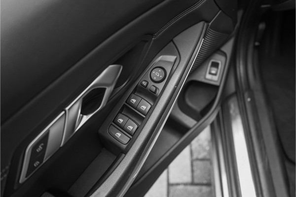 BMW 3 Serie Touring 320i High Executive Sportline Stoelverw Camera HiFi 17"