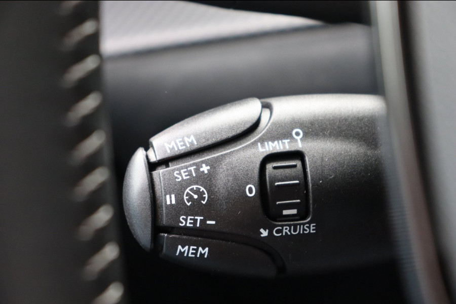 Peugeot 2008 1.2 PureTech Blue Lease Allure org.NL 3D-dashboard camera trekhaak h.leer+verw.