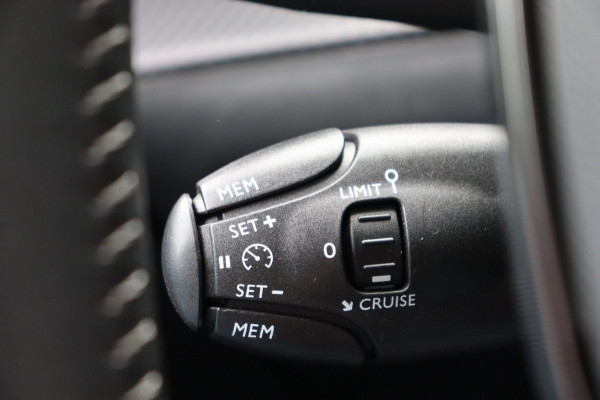 Peugeot 2008 1.2 PureTech Blue Lease Allure org.NL 3D-dashboard camera trekhaak h.leer+verw.