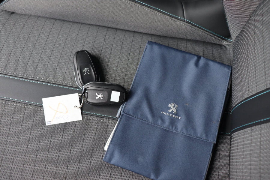 Peugeot 2008 1.2 PureTech Blue Lease Allure org.NL 3D-dashboard camera trekhaak h.leer+verw.