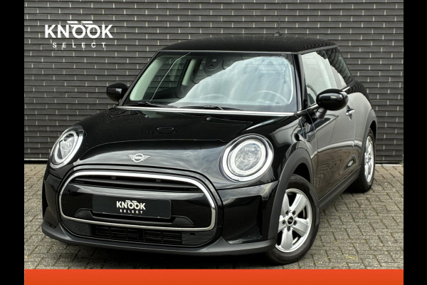 MINI Hatchback Cooper Essential Automaat 3 deurs / Navigatiesysteem / Driving Assistant / Climate Control / Parkeersensoren achter / Bluetooth / Sfeerverlichting  / LED / Lichtpakket / DAB