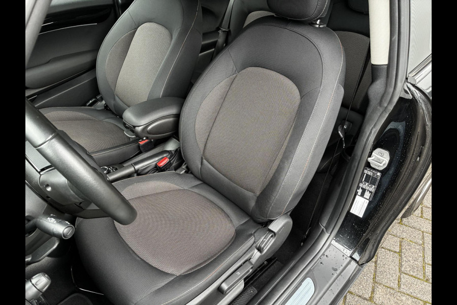 MINI Hatchback Cooper Essential Automaat 3 deurs / Navigatiesysteem / Driving Assistant / Climate Control / Parkeersensoren achter / Bluetooth / Sfeerverlichting  / LED / Lichtpakket / DAB
