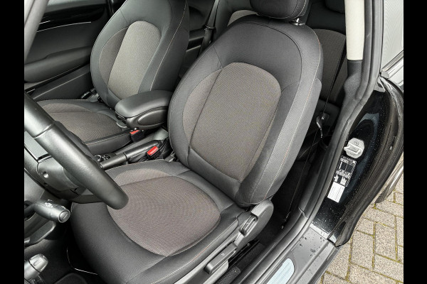 MINI Hatchback Cooper Essential Automaat 3 deurs / Navigatiesysteem / Driving Assistant / Climate Control / Parkeersensoren achter / Bluetooth / Sfeerverlichting  / LED / Lichtpakket / DAB