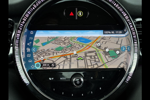 MINI Hatchback Cooper Essential Automaat 3 deurs / Navigatiesysteem / Driving Assistant / Climate Control / Parkeersensoren achter / Bluetooth / Sfeerverlichting  / LED / Lichtpakket / DAB