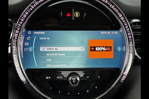 MINI Hatchback Cooper Essential Automaat 3 deurs / Navigatiesysteem / Driving Assistant / Climate Control / Parkeersensoren achter / Bluetooth / Sfeerverlichting  / LED / Lichtpakket / DAB