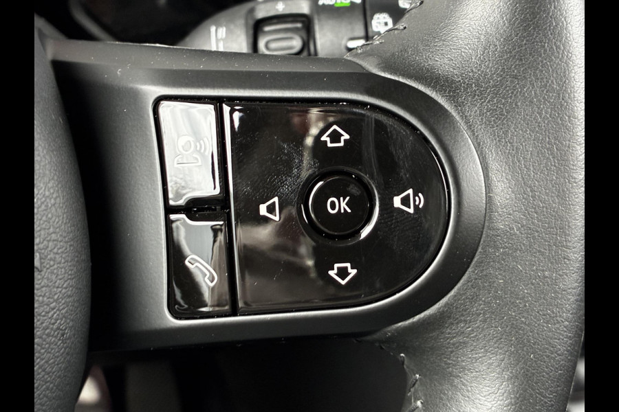 MINI Hatchback Cooper Essential Automaat 3 deurs / Navigatiesysteem / Driving Assistant / Climate Control / Parkeersensoren achter / Bluetooth / Sfeerverlichting  / LED / Lichtpakket / DAB