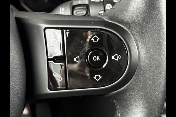 MINI Hatchback Cooper Essential Automaat 3 deurs / Navigatiesysteem / Driving Assistant / Climate Control / Parkeersensoren achter / Bluetooth / Sfeerverlichting  / LED / Lichtpakket / DAB
