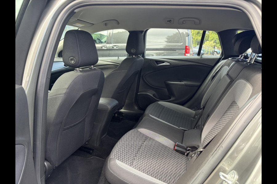 Opel Astra 1.2 Business Edition 147pk l 2e Eigenaar l Trekhaak l Navi l Carplay l 6 Bak l Clima l Cruise l Pdc V+A l Recent beurt gehad l Lm velgen l N.A.P l Apk tot 07-2028