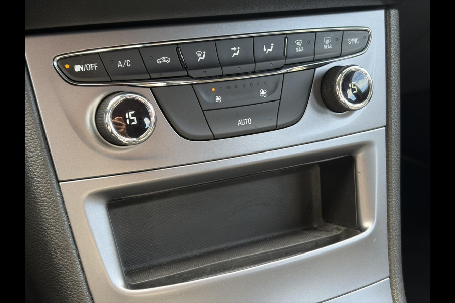 Opel Astra 1.2 Business Edition 147pk l 2e Eigenaar l Trekhaak l Navi l Carplay l 6 Bak l Clima l Cruise l Pdc V+A l Recent beurt gehad l Lm velgen l N.A.P l Apk tot 07-2028