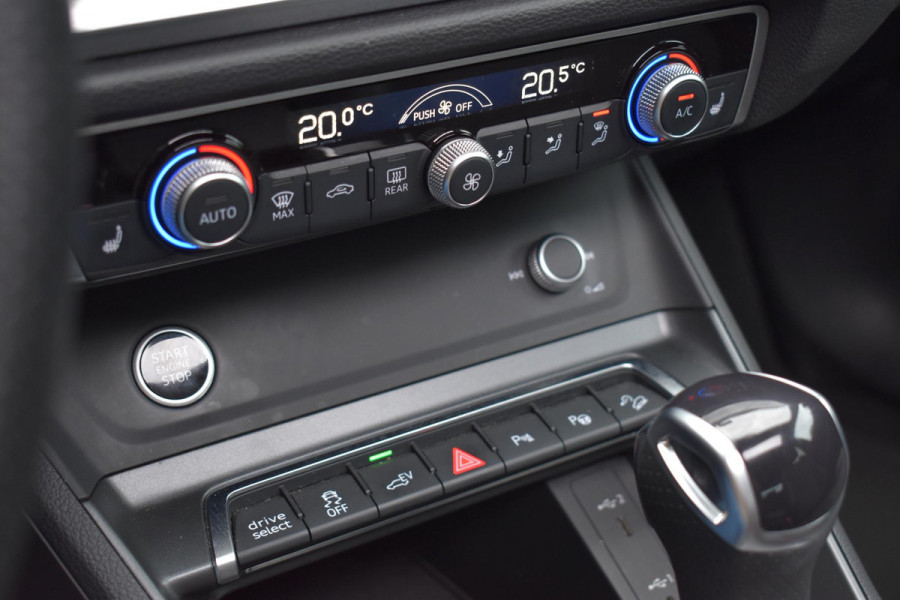 Audi Q3 45 TFSI e 3x S Line Pano Ambiance Keyless SONOS ACC ALLBlackEdition