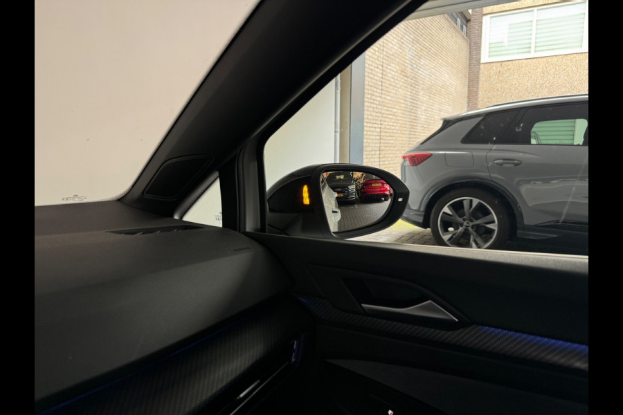 Volkswagen Golf 2.0 TSI R 4Motion Pano|Camera|Stoelverwarming|Stuurverwaimg|IQ