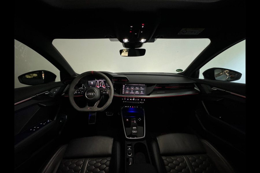 Audi A3 Sportback 2.5 TFSI RS 3 quattro Pano|B&O|HuD|Keyless|Sfeer