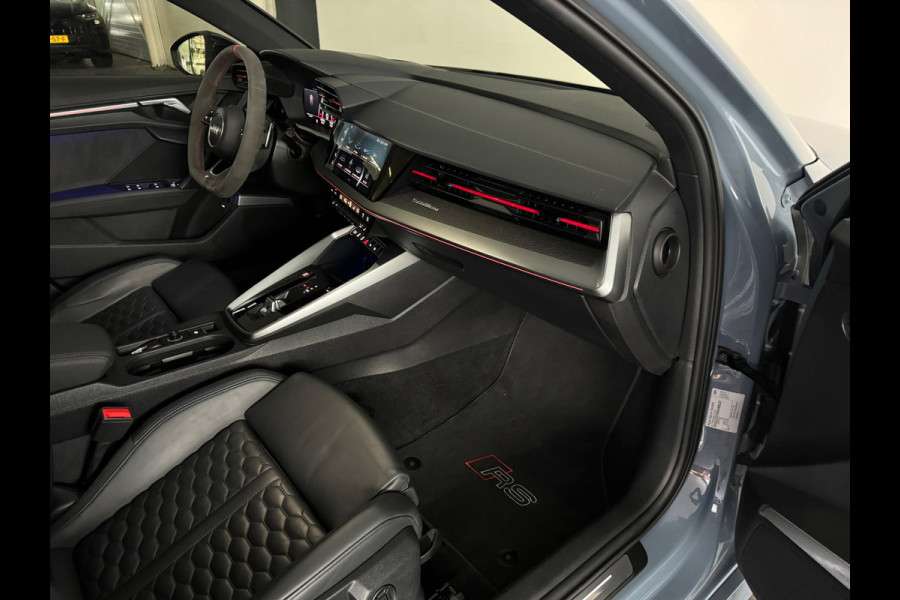 Audi A3 Sportback 2.5 TFSI RS 3 quattro Pano|B&O|HuD|Keyless|Sfeer