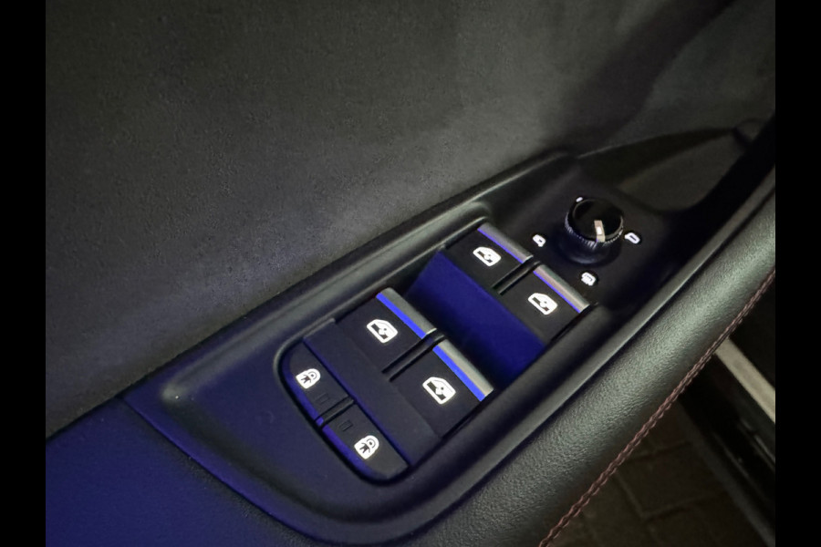 Audi Q8 4.0 TFSI SQ8 quattro Carbon|Massage|Trekhaak|Sfeer|Nachtzicht