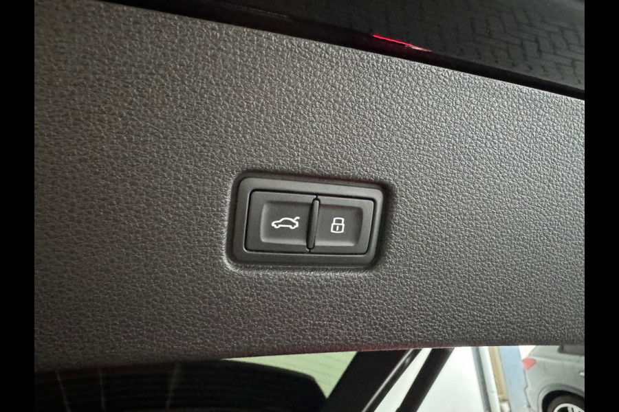Audi Q8 4.0 TFSI SQ8 quattro Carbon|Massage|Trekhaak|Sfeer|Nachtzicht
