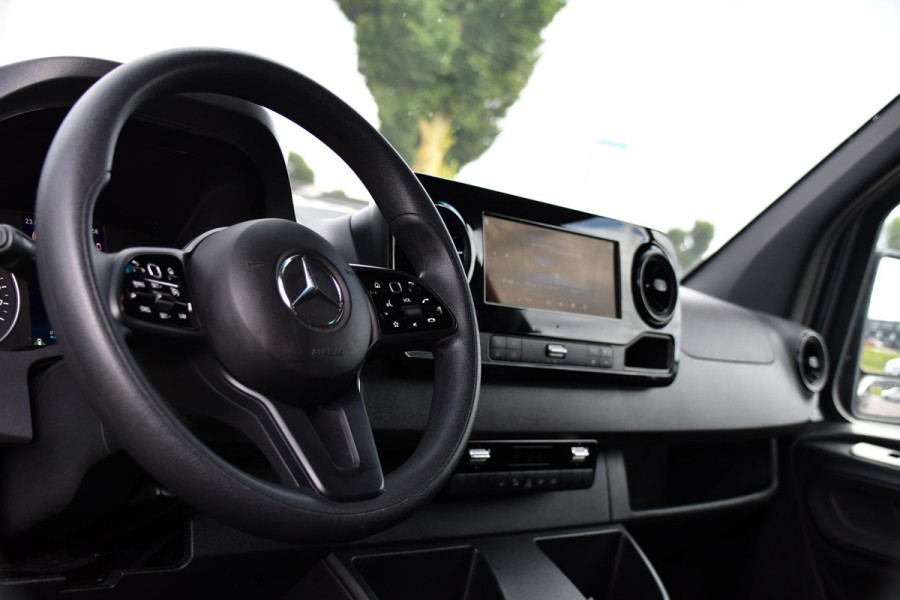 Mercedes-Benz Sprinter 317 1.9 CDI L2H2 RWD PB Edition Camera, Cruise, Carplay, 3500kg Trekhaak, LED, 170pk, 10,5'' Mbux, Geveerde stoel, Multimedia, Uniek!