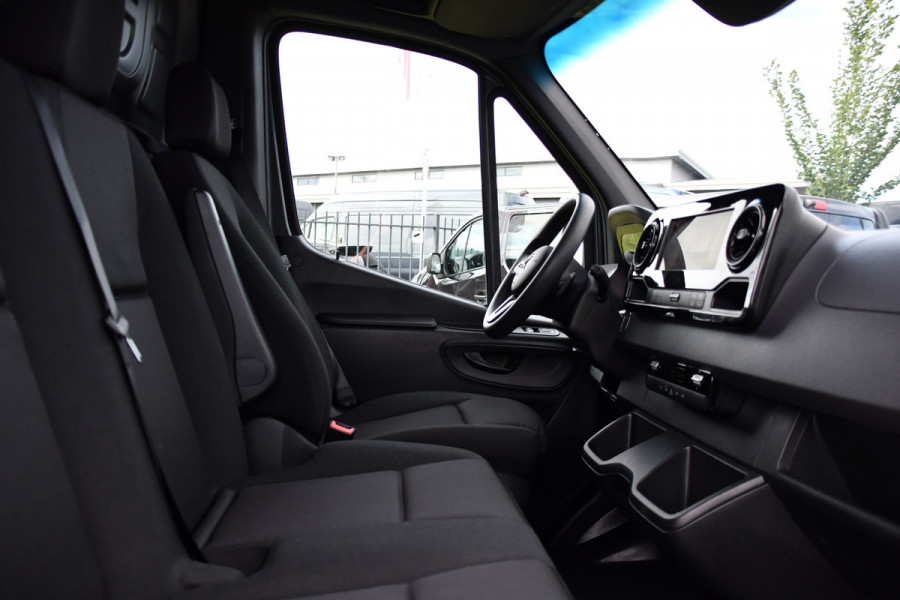 Mercedes-Benz Sprinter 317 1.9 CDI L2H2 RWD PB Edition Camera, Cruise, Carplay, 3500kg Trekhaak, LED, 170pk, 10,5'' Mbux, Geveerde stoel, Multimedia, Uniek!