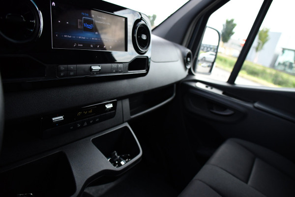 Mercedes-Benz Sprinter 317 1.9 CDI L2H2 RWD PB Edition Camera, Cruise, Carplay, 3500kg Trekhaak, LED, 170pk, 10,5'' Mbux, Geveerde stoel, Multimedia, Uniek!