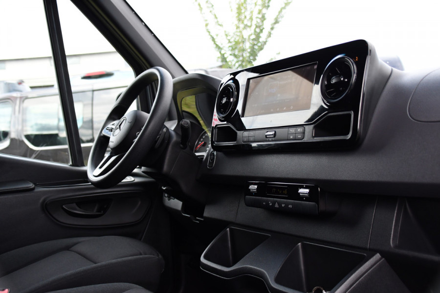 Mercedes-Benz Sprinter 317 1.9 CDI L2H2 RWD PB Edition Camera, Cruise, Carplay, 3500kg Trekhaak, LED, 170pk, 10,5'' Mbux, Geveerde stoel, Multimedia, Uniek!