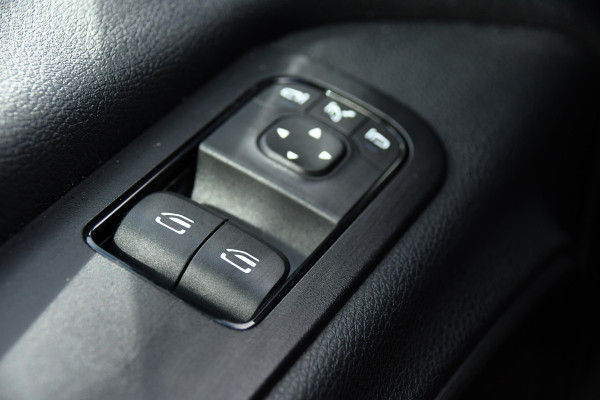 Mercedes-Benz Sprinter 317 1.9 CDI L2H2 RWD PB Edition Camera, Cruise, Carplay, 3500kg Trekhaak, LED, 170pk, 10,5'' Mbux, Geveerde stoel, Multimedia, Uniek!