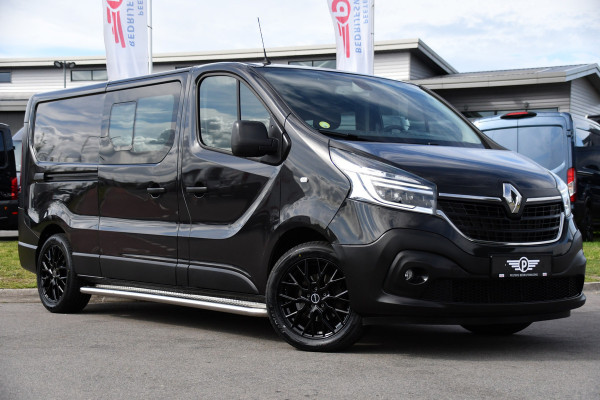 Renault Trafic 2.0 dCi 145 T29 L2H1 DC Black Edition Camera, Cruise, Clima, 145pk, Automaat, 2 x Schuifdeur, Trekhaak, Sensoren,