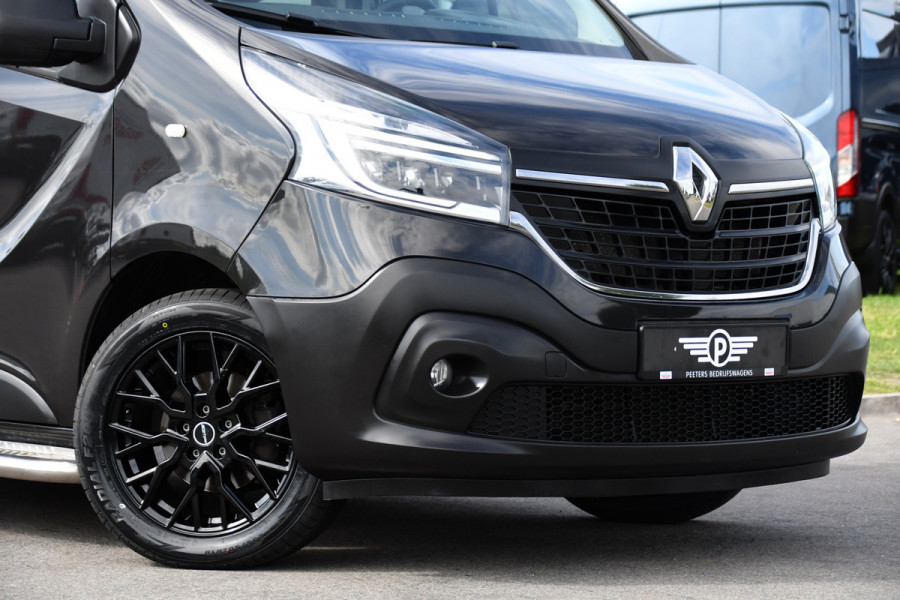 Renault Trafic 2.0 dCi 145 T29 L2H1 DC Black Edition Camera, Cruise, Clima, 145pk, Automaat, 2 x Schuifdeur, Trekhaak, Sensoren,