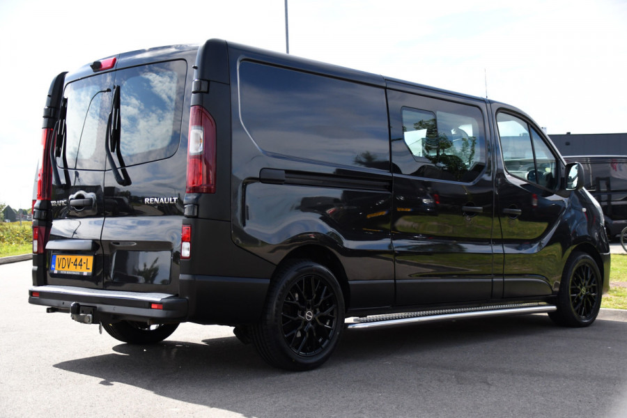 Renault Trafic 2.0 dCi 145 T29 L2H1 DC Black Edition Camera, Cruise, Clima, 145pk, Automaat, 2 x Schuifdeur, Trekhaak, Sensoren,