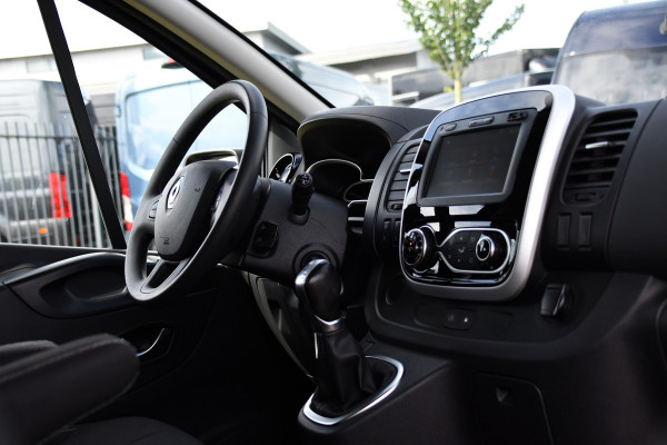 Renault Trafic 2.0 dCi 145 T29 L2H1 DC Black Edition Camera, Cruise, Clima, 145pk, Automaat, 2 x Schuifdeur, Trekhaak, Sensoren,
