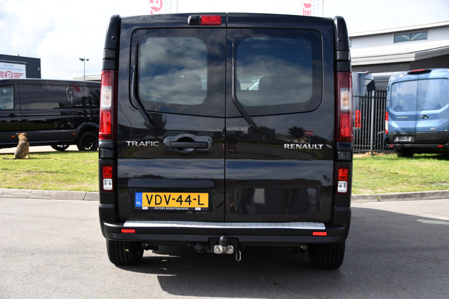 Renault Trafic 2.0 dCi 145 T29 L2H1 DC Black Edition Camera, Cruise, Clima, 145pk, Automaat, 2 x Schuifdeur, Trekhaak, Sensoren,