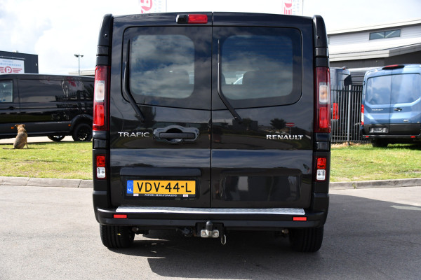 Renault Trafic 2.0 dCi 145 T29 L2H1 DC Black Edition Camera, Cruise, Clima, 145pk, Automaat, 2 x Schuifdeur, Trekhaak, Sensoren,