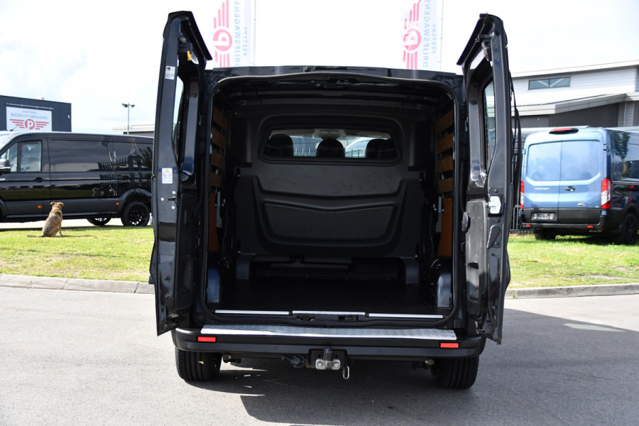 Renault Trafic 2.0 dCi 145 T29 L2H1 DC Black Edition Camera, Cruise, Clima, 145pk, Automaat, 2 x Schuifdeur, Trekhaak, Sensoren,