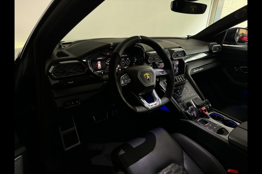 Lamborghini Urus 4.0 V8 Pano|Carbon|B&O 3D|Massage|Memory