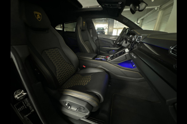 Lamborghini Urus 4.0 V8 Pano|Carbon|B&O 3D|Massage|Memory
