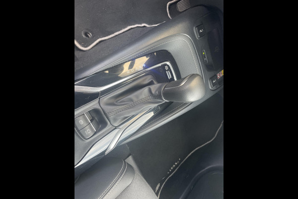 Toyota Corolla Hybrid 140 Dynamic | Parkeersensor voor en achter | Navigatie | Stoelverwarming | Apple Carplay & AndroidAUTO