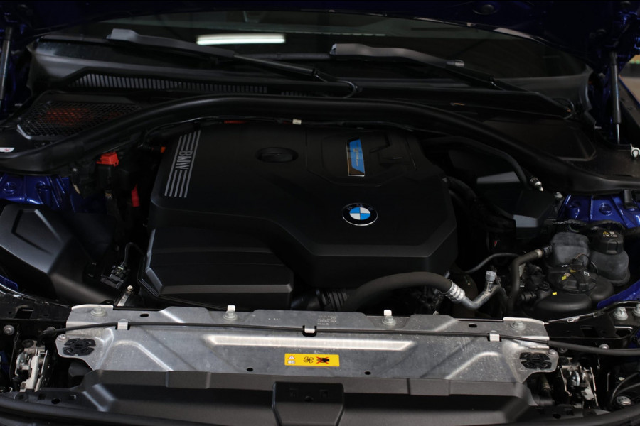 BMW 3-serie 330e xDrive M-Sport Pro *Pano*H/K*Camera*Head-Up*Comforttoegang*